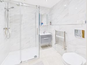En-suite- click for photo gallery